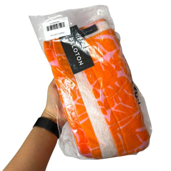 Peloton Sweat Towel Single in Block Palm New in Package Workout Gym Cycling Row - Picture 3 of 5